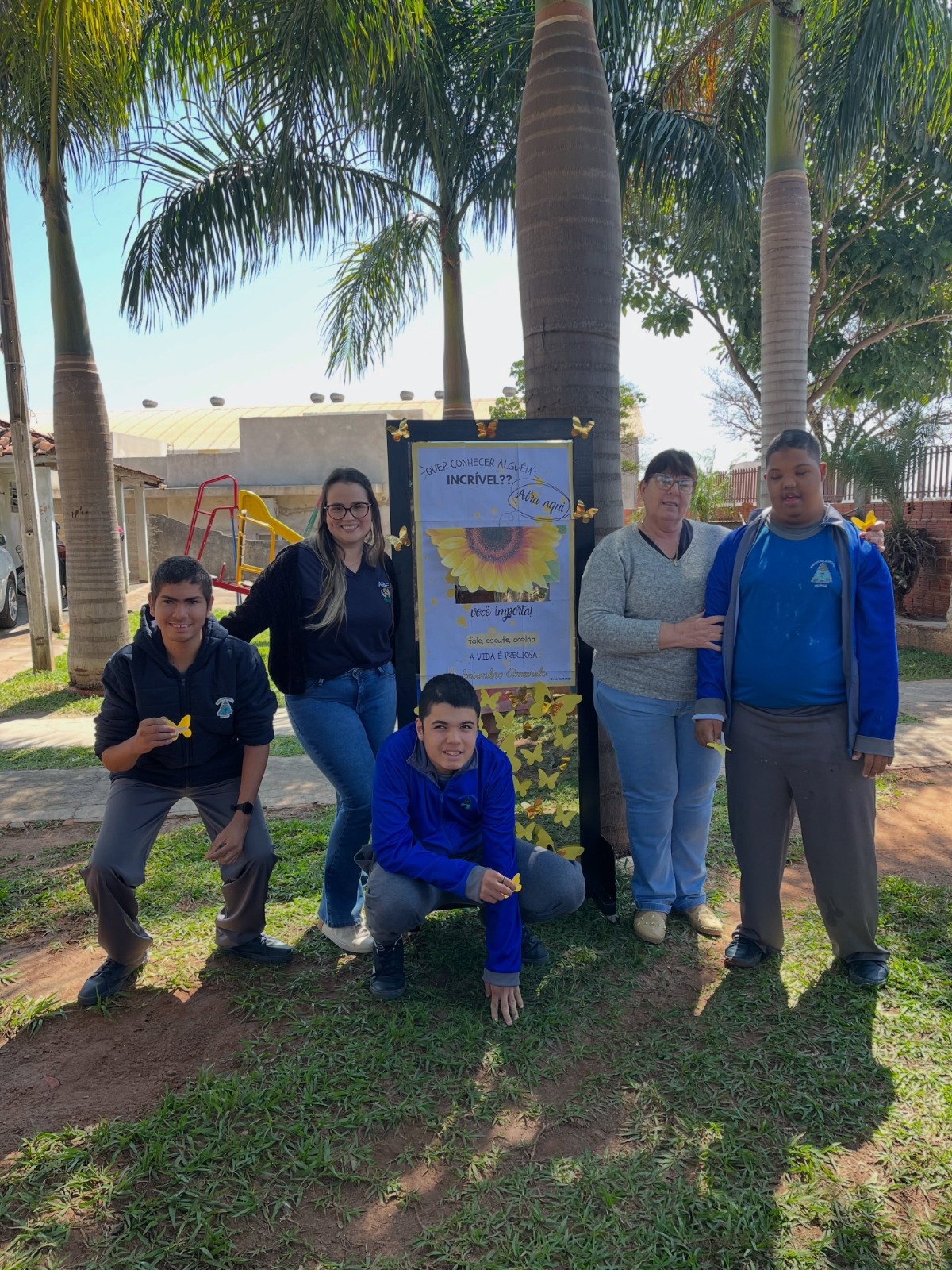 Momento da ação de conscientização do Setembro Amarelo na APAE de Iacanga