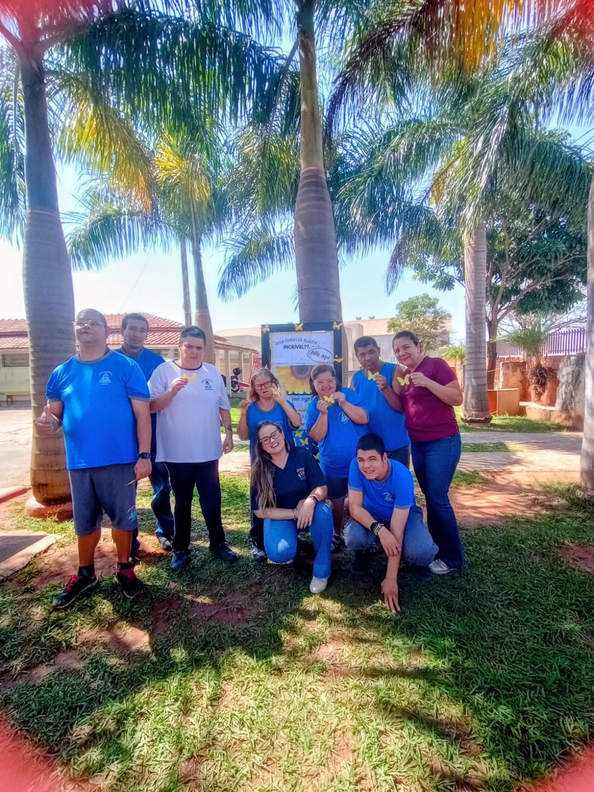 Equipe e participantes na ação do Setembro Amarelo