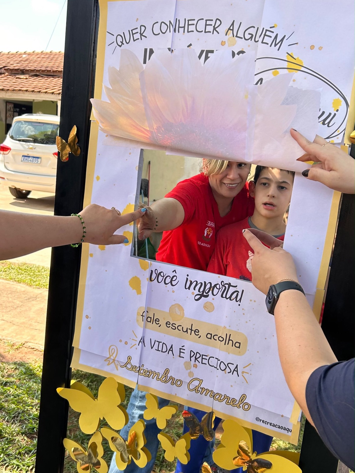 Painel interativo do Setembro Amarelo com as mensagens “você importa!” e “A vida é preciosa”